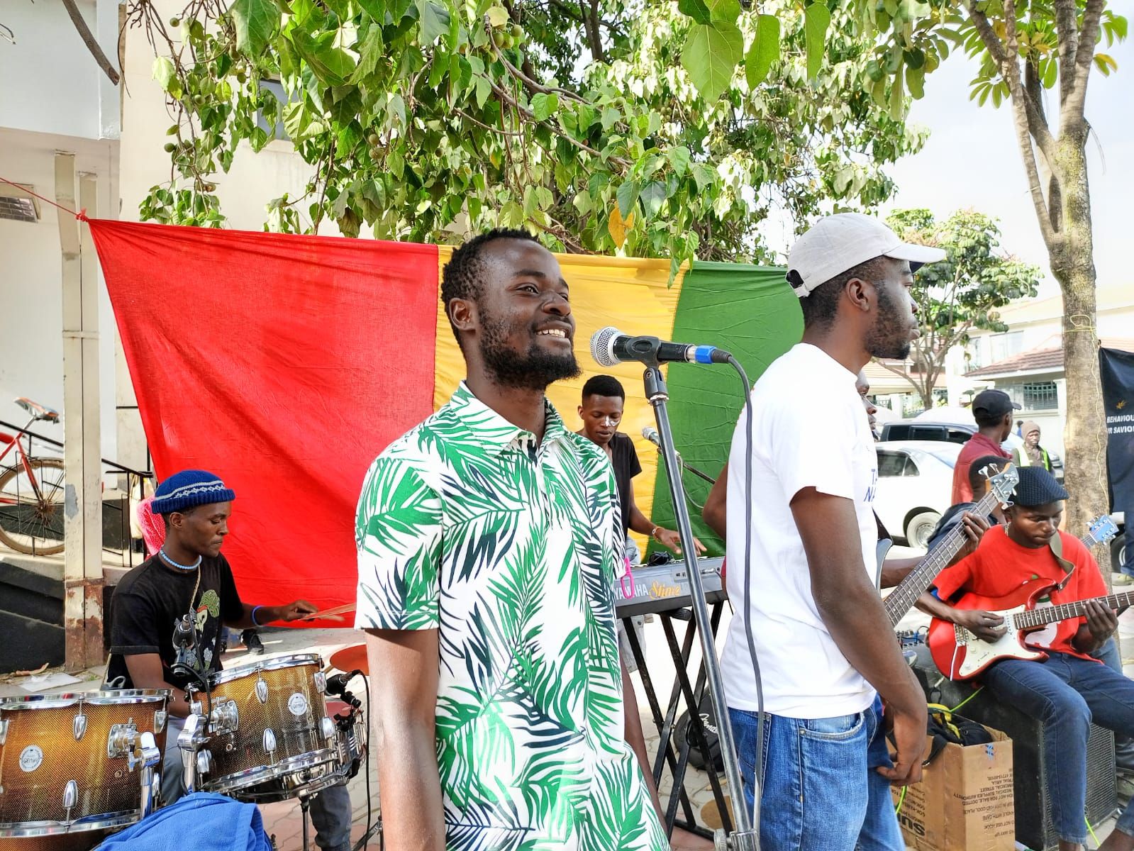 Street Music Performance and Special Menus Characterize Valentine's Day