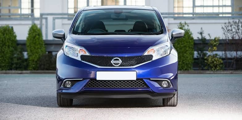 A girl, a Nissan note and pillars