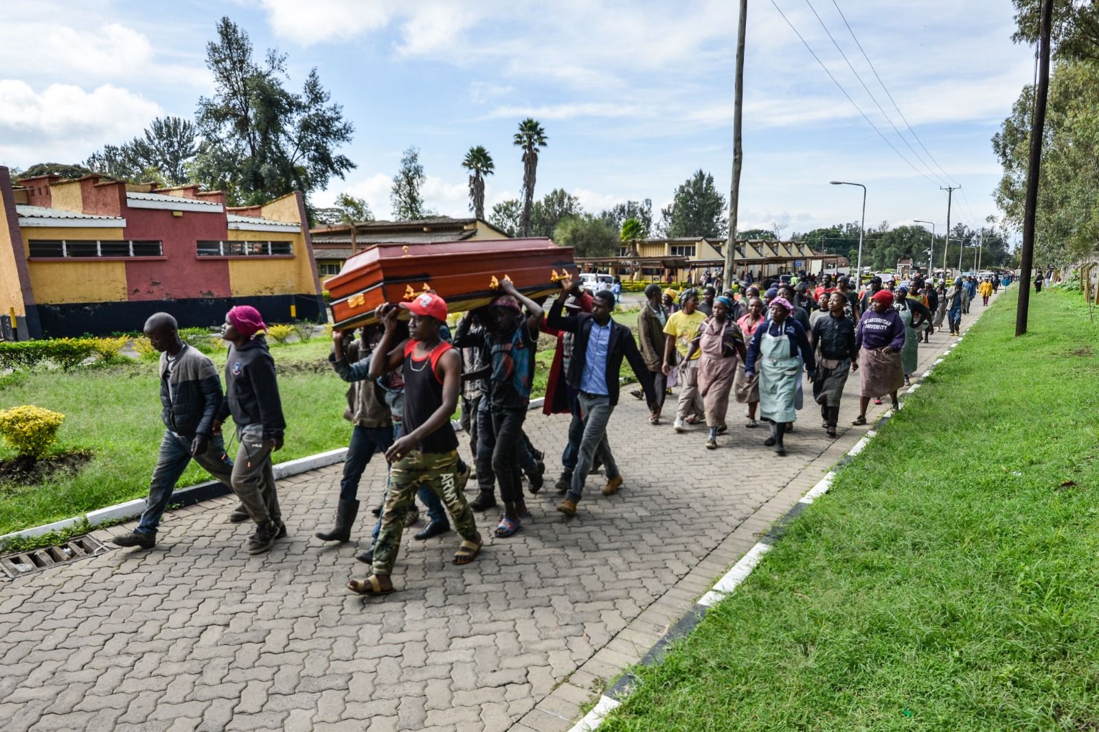 Drama at PGH as street families show up carrying a coffin