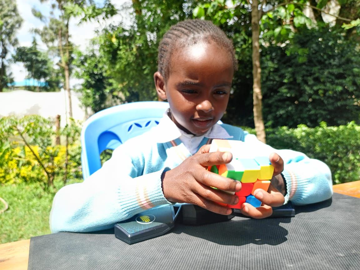 Kagaki school wins awards in Rubik's Cube competition