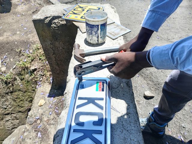 Visual Story: The process of installing the digital number plate onto your car