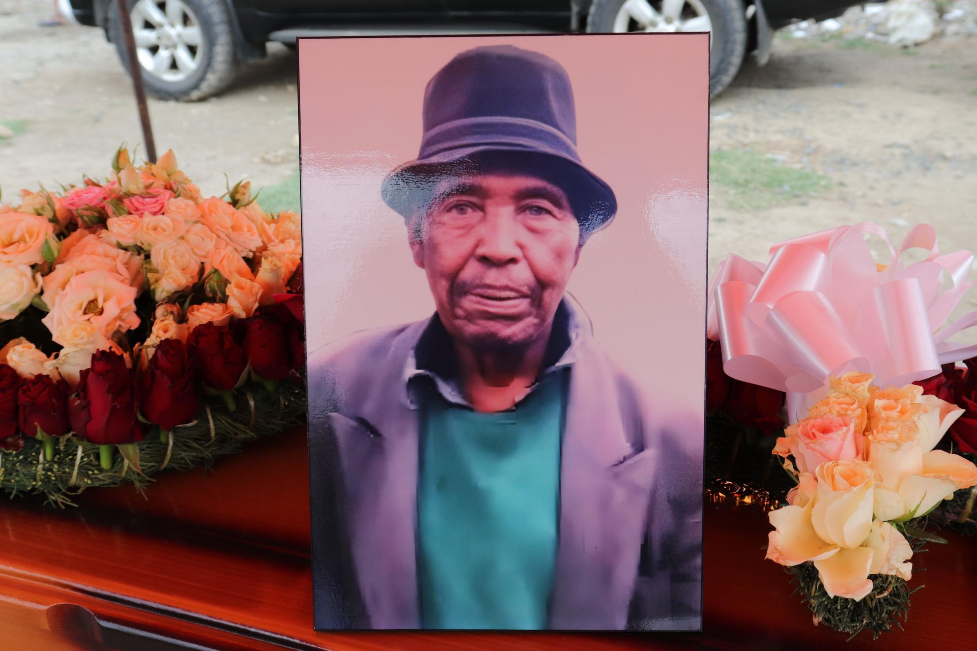 Grandpa who died after bees attacked him outside Gilanis had 'good vibes'