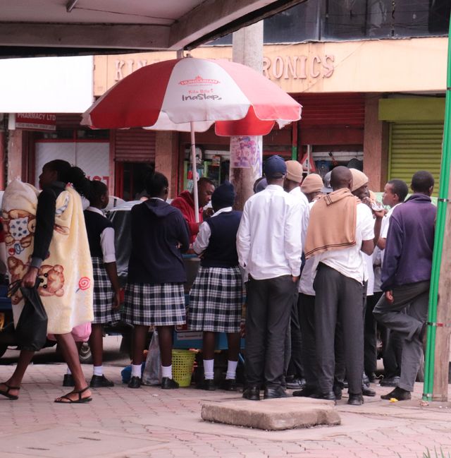 Snaps: High school students flood Kenyatta avenue 