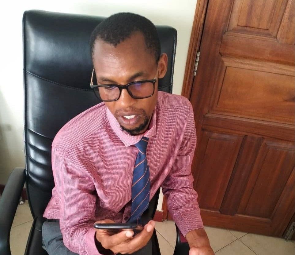 Nakuru court process server under investigations for corruption