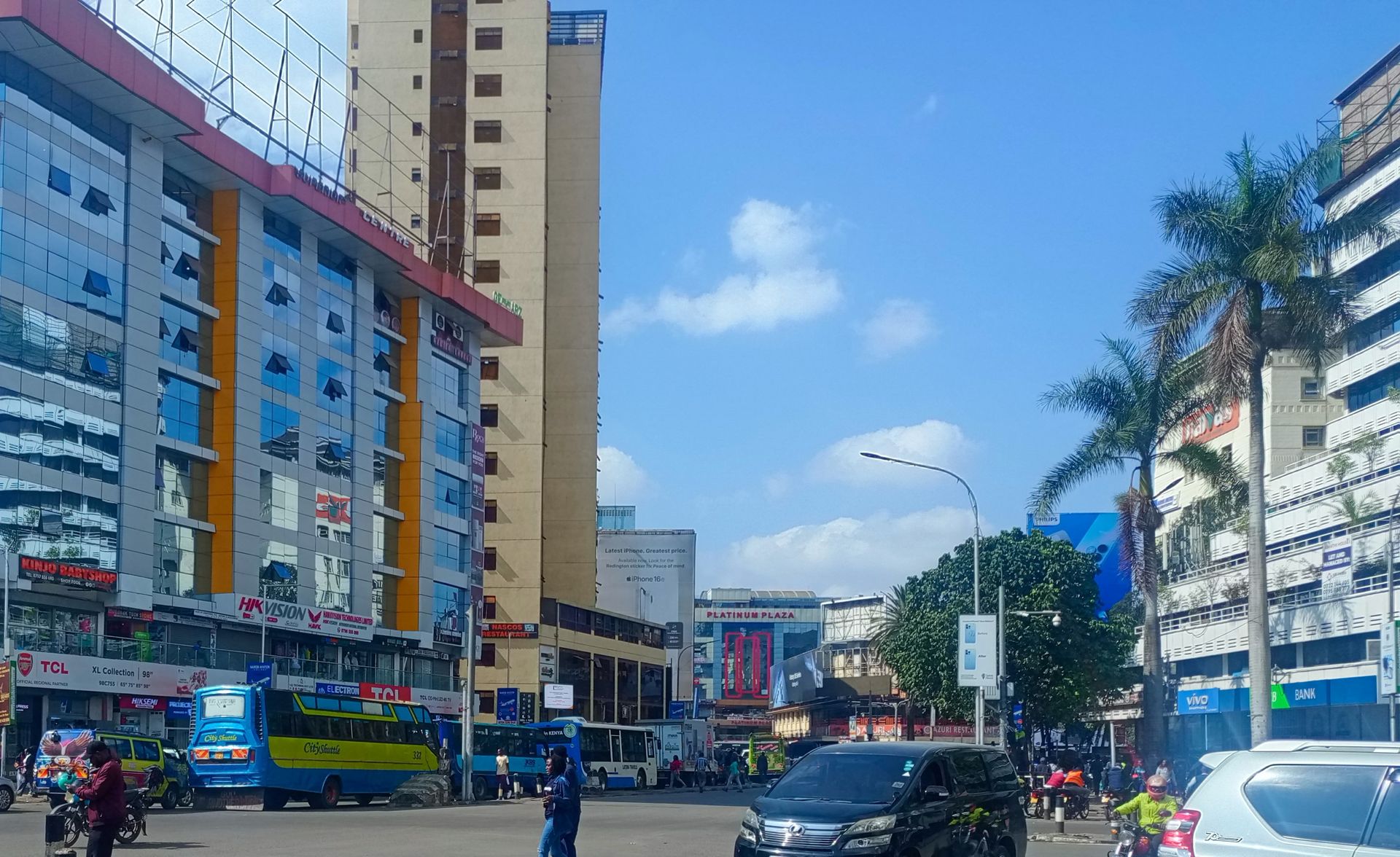Downtown Nairobi diaries: Where buses fly, people swarm and twilight girls rule the night